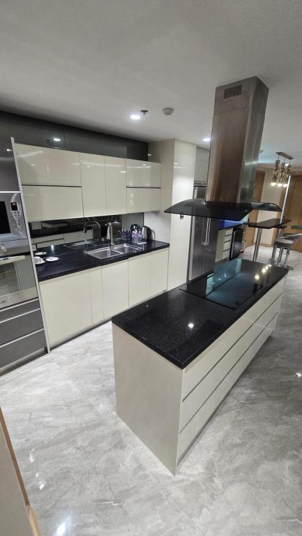 Kuchyň nebo kuchyňský kout v ubytování One Euphoria Luxe Hotel