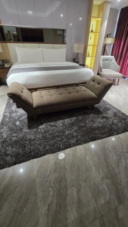 Postel nebo postele na pokoji v ubytování One Euphoria Luxe Hotel