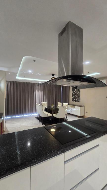 Kuchyň nebo kuchyňský kout v ubytování One Euphoria Luxe Hotel