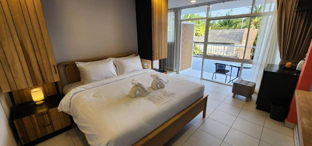 Postel nebo postele na pokoji v ubytování Lenny's Koh Samui