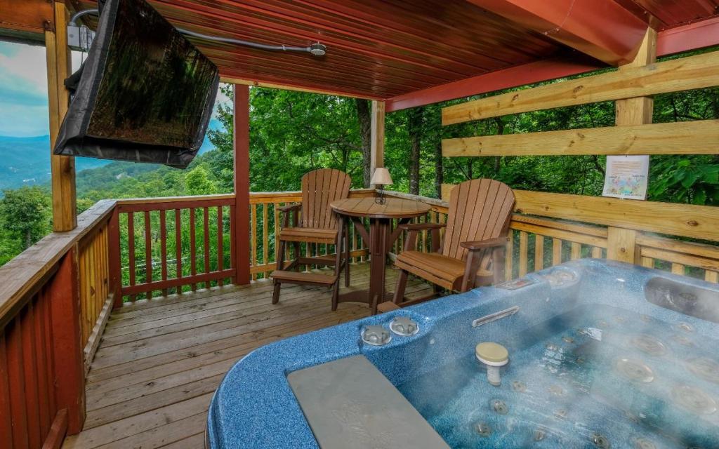 a jacuzzi tub on the deck of a cabin at Bear Mountain Retreat in Gatlinburg