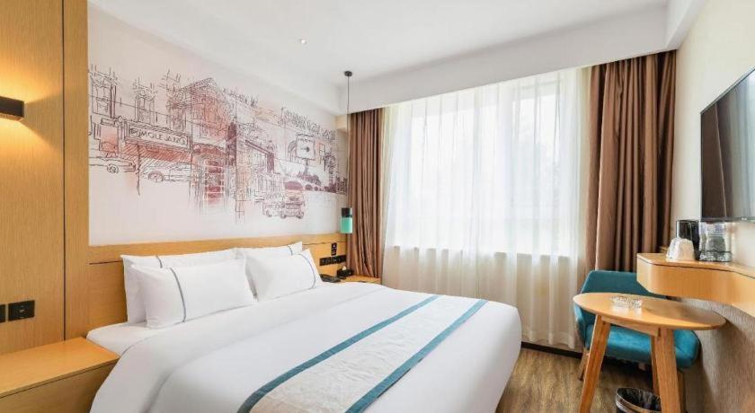 Postel nebo postele na pokoji v ubytování City Comfort Inn Jinan West Station Shandong International Convention and Exhibition