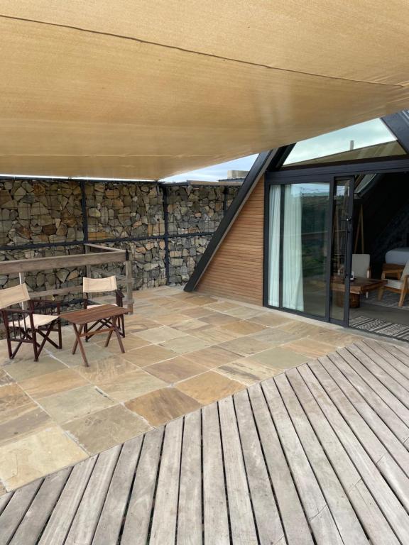Balkón nebo terasa v ubytování MAWE VILLA on Champagne Ridge, Romantic Getaway