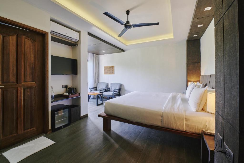 Postel nebo postele na pokoji v ubytování Ataraxis Grand and Spa Fuvahmulah