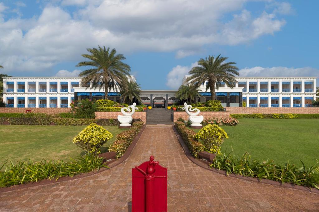 Zahrada ubytování Mayfair Palm Beach Resort