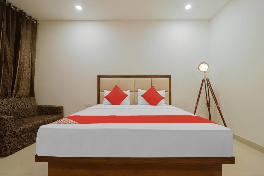 Postel nebo postele na pokoji v ubytování Hotel O Golfview