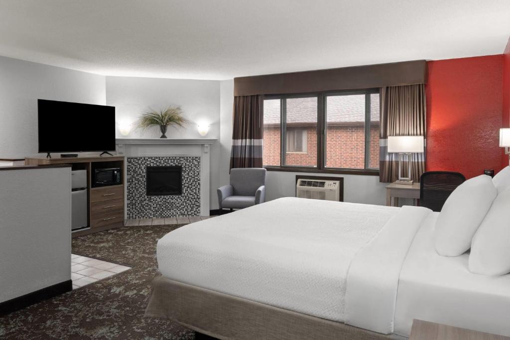 Ramada by Wyndham Cedar Rapids South - Deluxe Suite Mit Kingsize-Bett – Nichtraucher