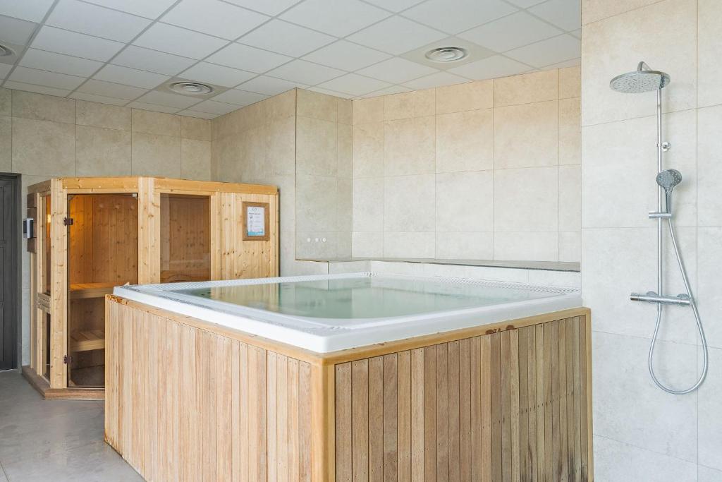 a large tub in a bathroom with a shower at Tiny House APT in Apt