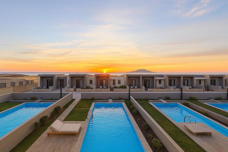 Swimmingpoolen hos eller tæt på The Grand Oasis Villa