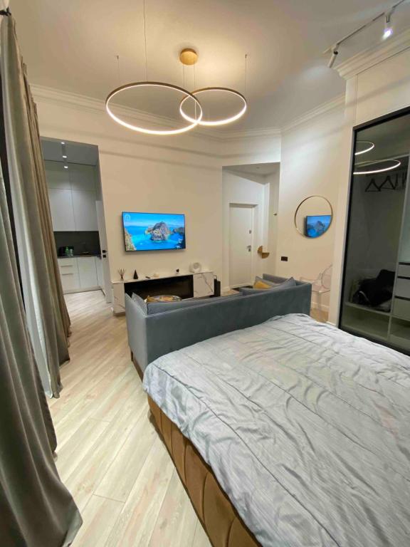 Μια τηλεόραση ή/και κέντρο ψυχαγωγίας στο Luxury appartment in Odessa