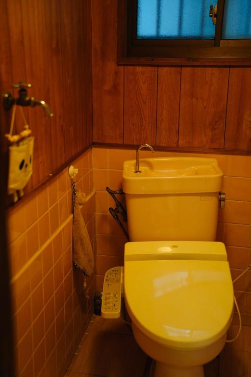 Ένα μπάνιο στο 雅舍 独栋两层 步行5分钟到天下茶屋站 关西机场35分钟直达天下茶屋站