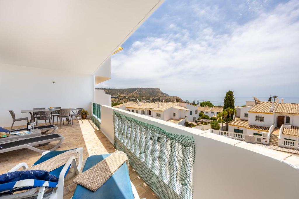 Blue Ocean View T2 Waterside Gardens by CoolHouses