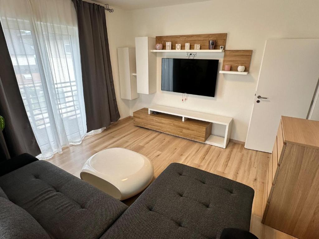 TV a/nebo společenská místnost v ubytování RingRooms - Self Check-In