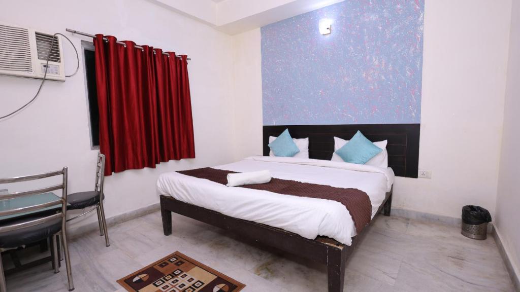 Postel nebo postele na pokoji v ubytování Hotel NoVo Agra - Near Taj Mahal