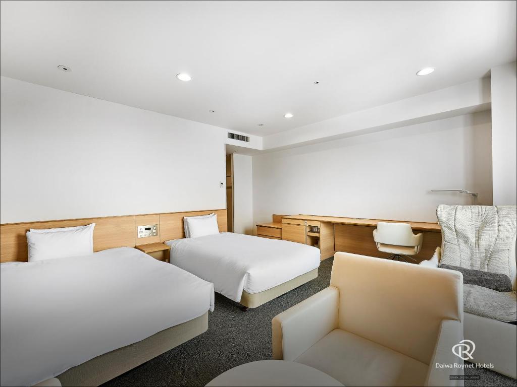 Postel nebo postele na pokoji v ubytování Daiwa Roynet Hotel Numazu