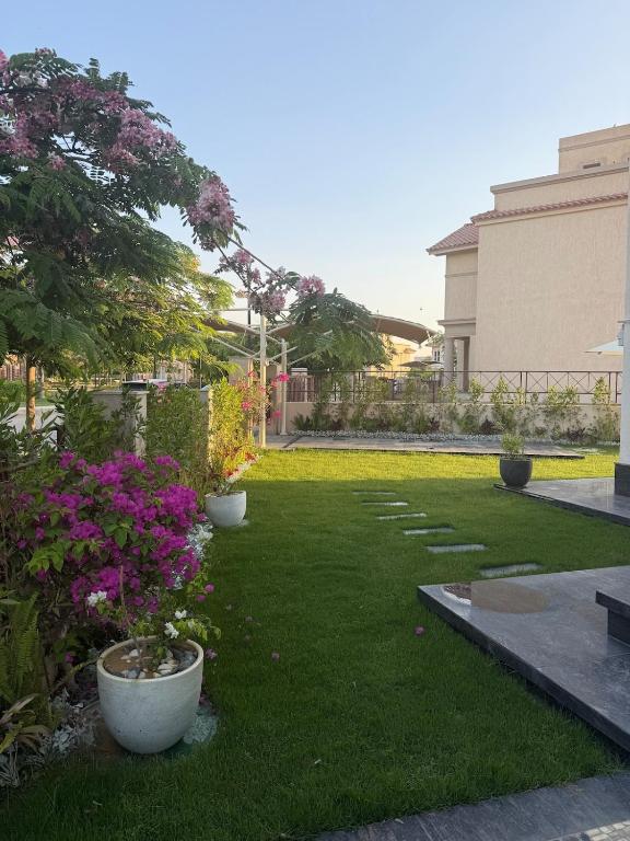 Zahrada ubytování Luxury villa in Madinty