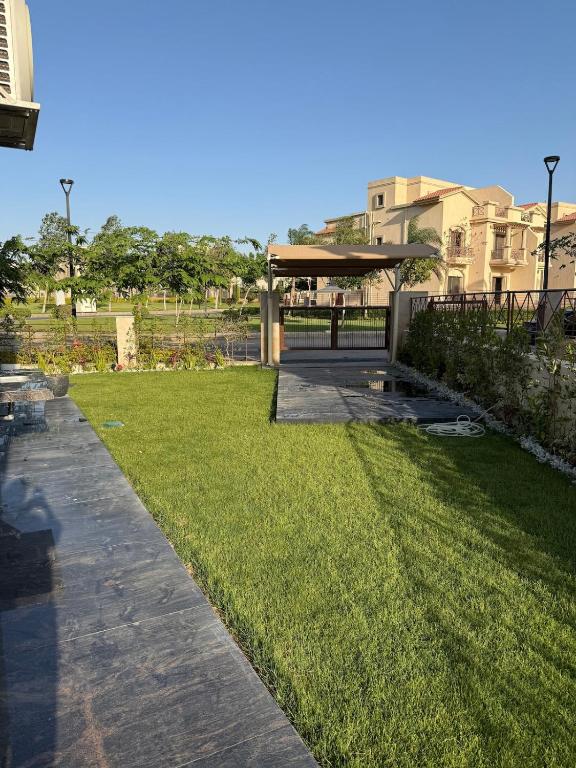 Zahrada ubytování Luxury villa in Madinty