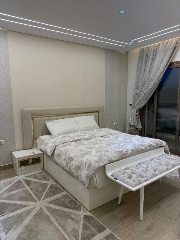 Postel nebo postele na pokoji v ubytování Luxury villa in Madinty