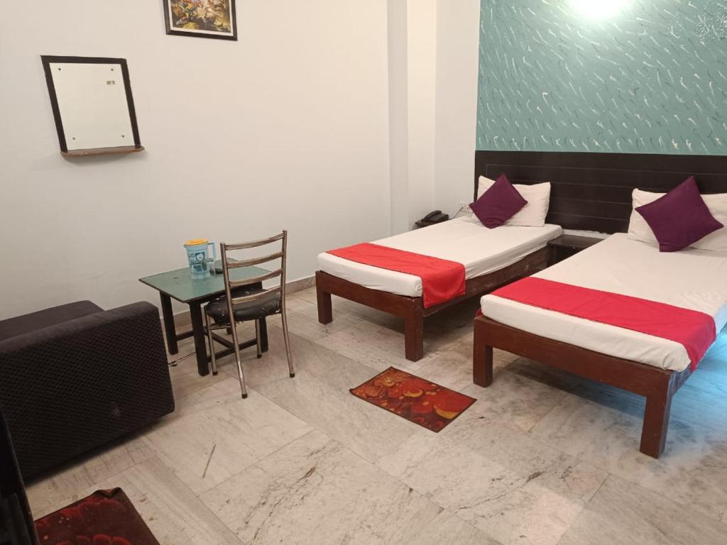 Postel nebo postele na pokoji v ubytování Hotel NoVo Agra - Near Taj Mahal