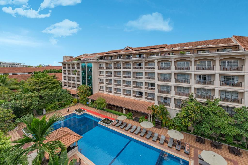 Bazén v ubytování Hotel Somadevi Angkor Resort & Spa nebo v jeho okolí