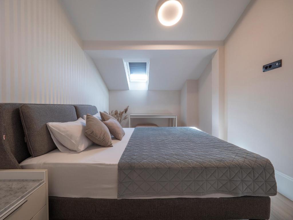 a bedroom with a bed in a small room at CASA AL MARE RESIDENCE in Bečići