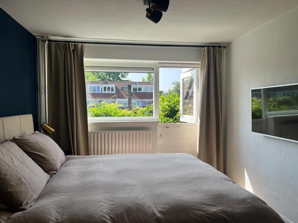 Ένα ή περισσότερα κρεβάτια σε δωμάτιο στο Family friendly Vacation home Vught - Den Bosch