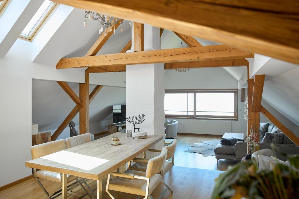 Posezení v ubytování Außergewöhnliches Loft am Pfänderhang mit Seeblick