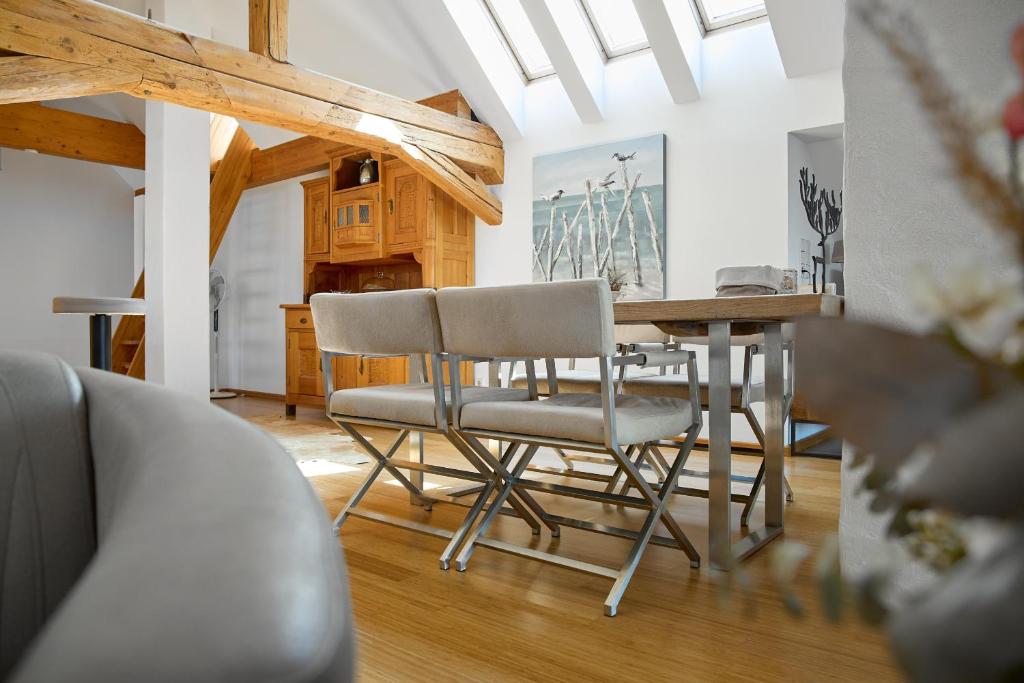 Posezení v ubytování Außergewöhnliches Loft am Pfänderhang mit Seeblick