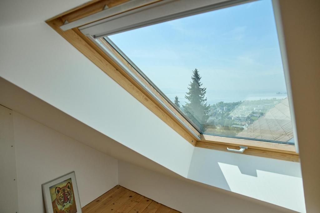 Fotografie z fotogalerie ubytování Außergewöhnliches Loft am Pfänderhang mit Seeblick v destinaci Lochau