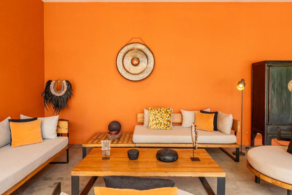 Area tempat duduk di Rouge - Loft Dimanisa