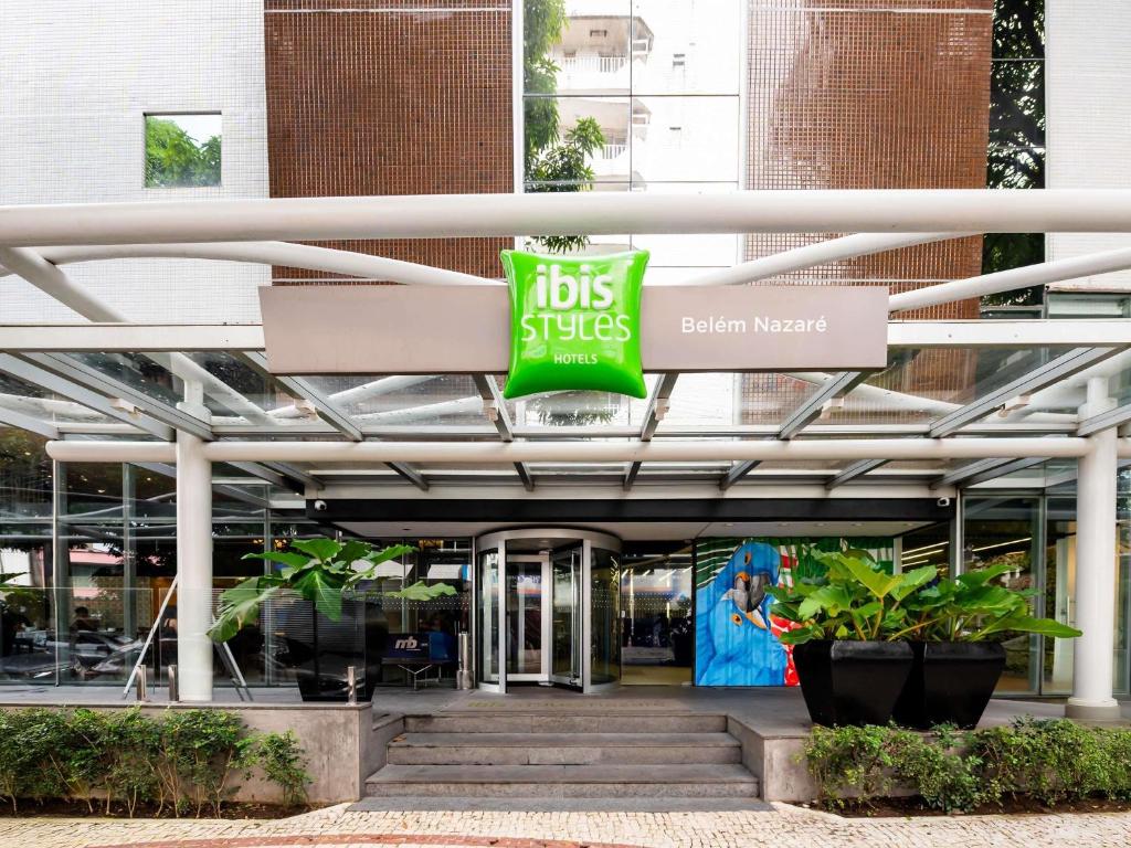 Um certificado, prêmio, placa ou outro documento exibido em ibis Styles Belem Nazare