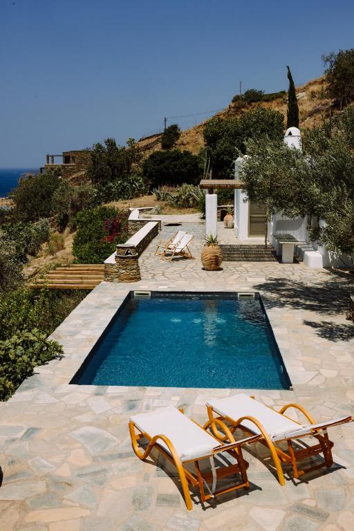 a swimming pool with two lounge chairs and a swimming pool at Villa Riza in Apróvaton