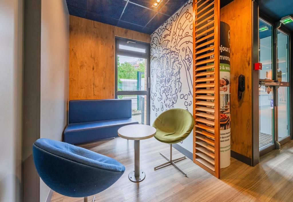 Posezení v ubytování B&B HOTEL Strasbourg Nord Schiltigheim