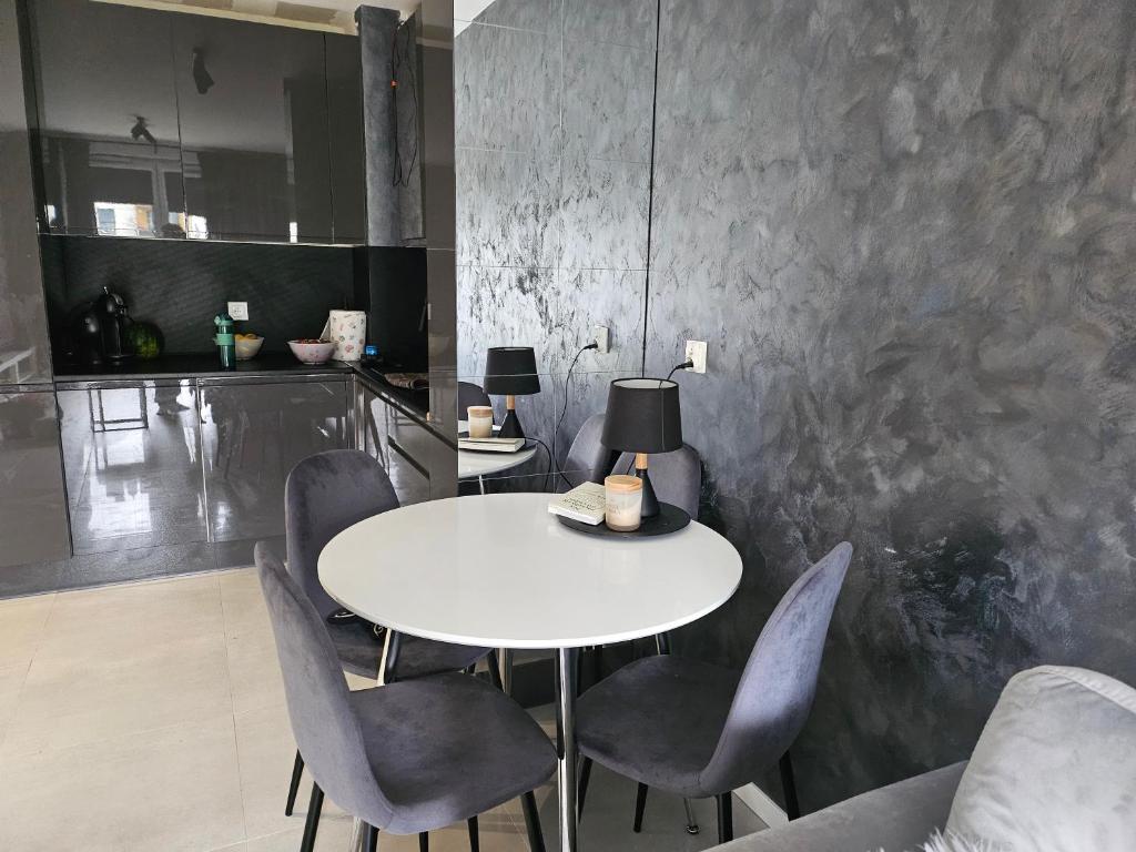 Kuchyňa alebo kuchynka v ubytovaní Przytulny apartament