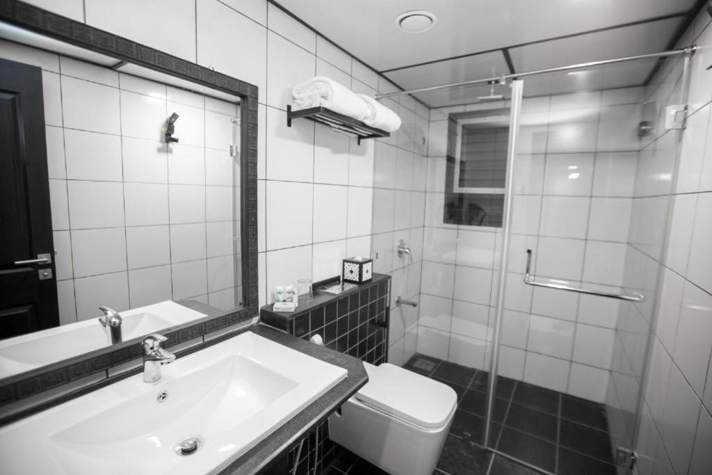 Koupelna v ubytování Liwa - The Transit Hotel, Bengaluru