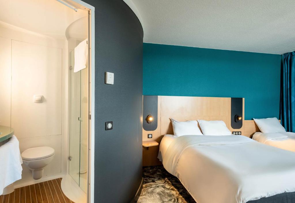 Postel nebo postele na pokoji v ubytování B&B HOTEL Calais Terminal Cité Europe 3 étoiles
