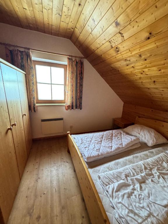 Postel nebo postele na pokoji v ubytování Chalets am Feuerkogel