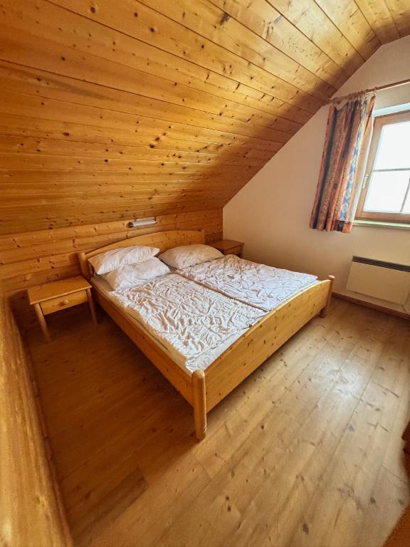 Postel nebo postele na pokoji v ubytování Chalets am Feuerkogel