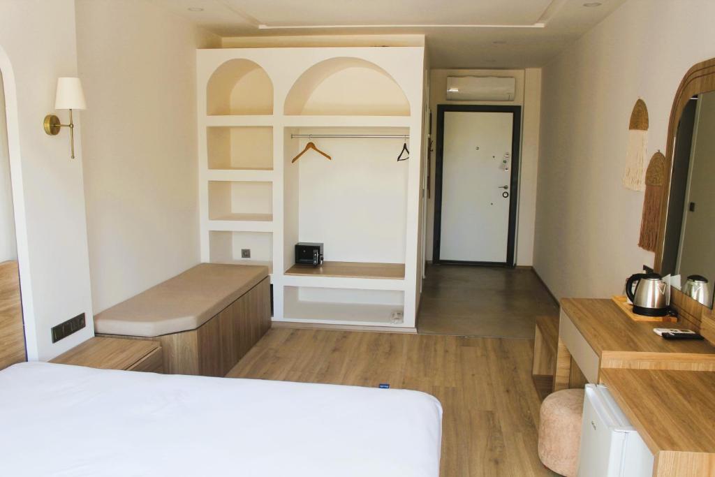 Postel nebo postele na pokoji v ubytování Oregano Suites Side