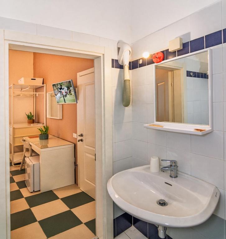 Hotel Happy - Chambre Triple Économique