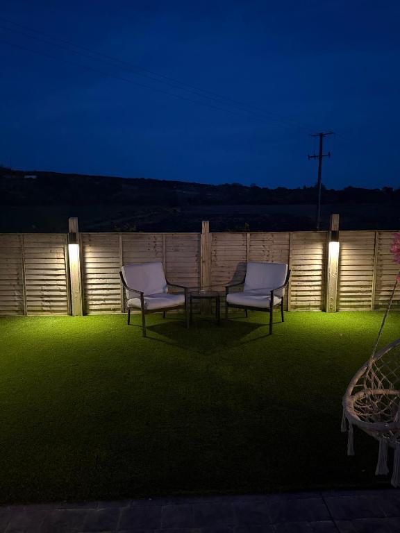 Fotografie z fotogalerie ubytování The Garden Pod with Private Hot Tub v destinaci Ballymagan