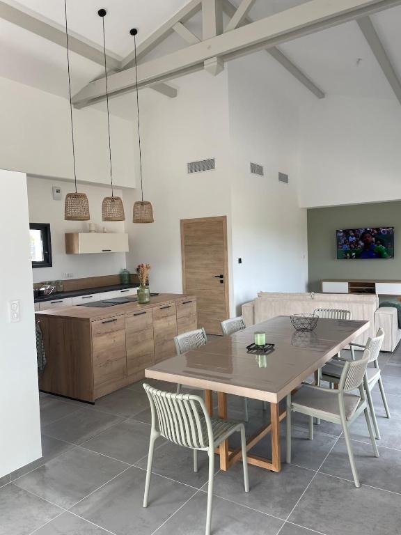 Kuchyň nebo kuchyňský kout v ubytování Maison neuve aux portes de Bayonne