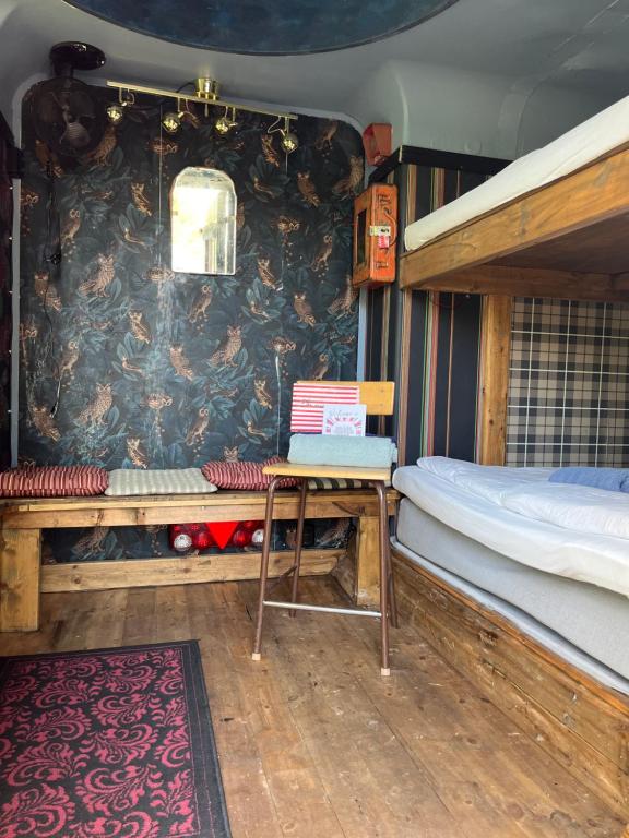 Postel nebo postele na pokoji v ubytování Grand Circus Hotel
