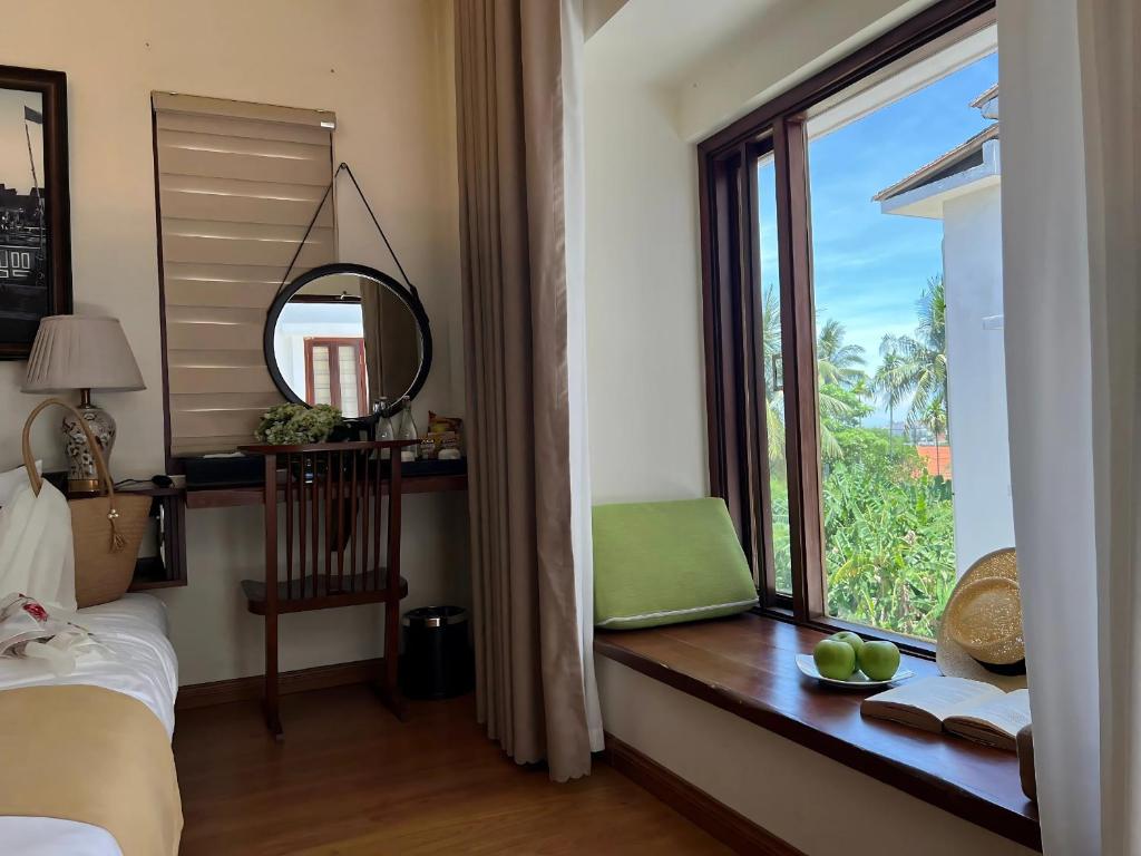 Postel nebo postele na pokoji v ubytování Happy Life Memories Hoi An Hotel & Spa