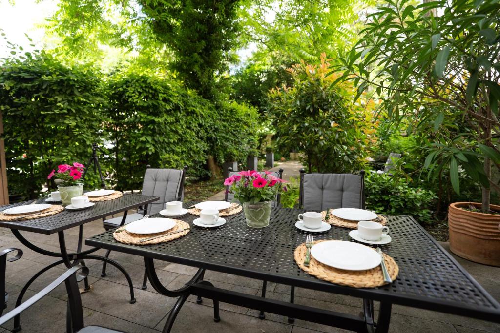Um jardim em Hotel Villa Florentina