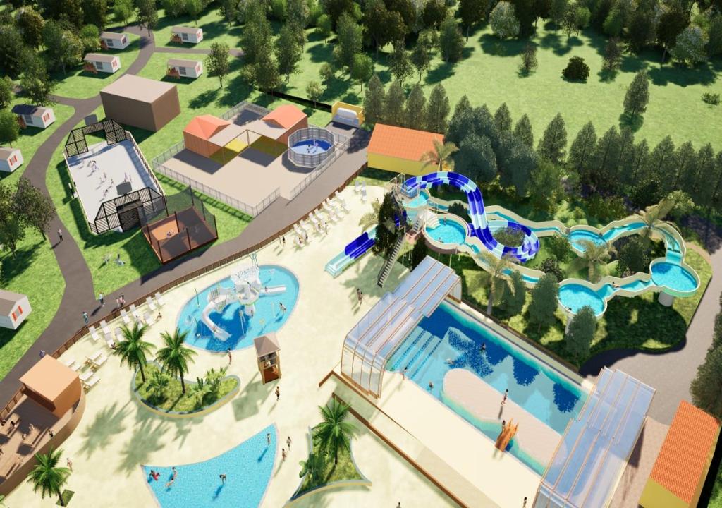- une vue sur un parc aquatique avec 2 piscines dans l'établissement Camping Rivages des Landes - Eurocamp I Homair, à Aureilhan