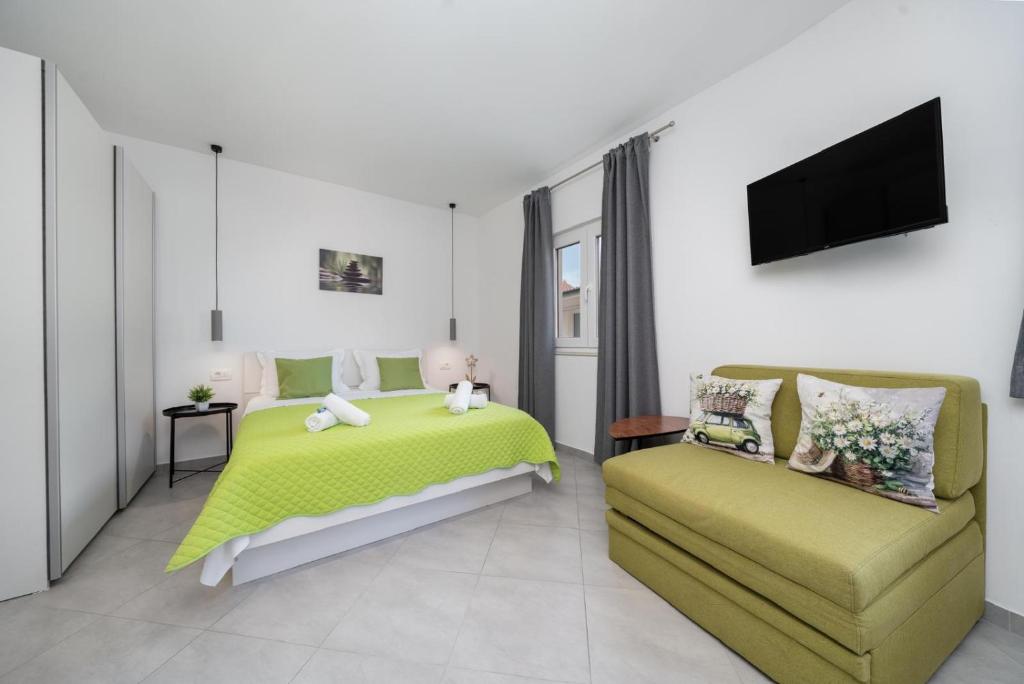 Postel nebo postele na pokoji v ubytování Apartmani Miranda