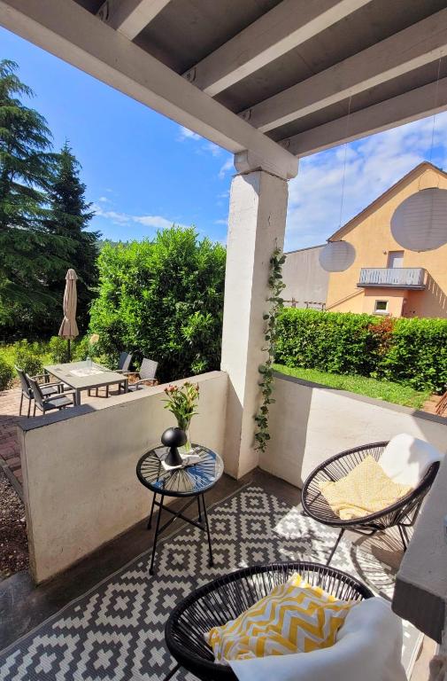 a patio with two chairs and a table on a balcony at Ferienwohnung WineTime in Saarburg