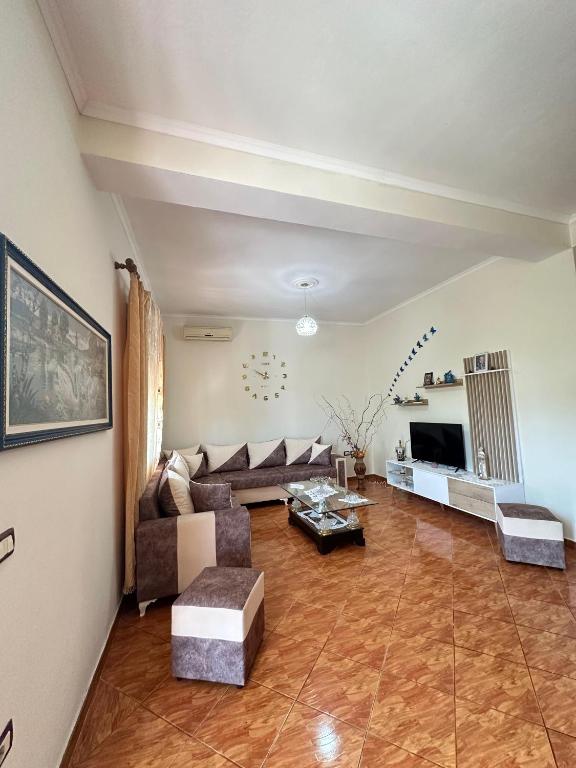 Leo Apartment