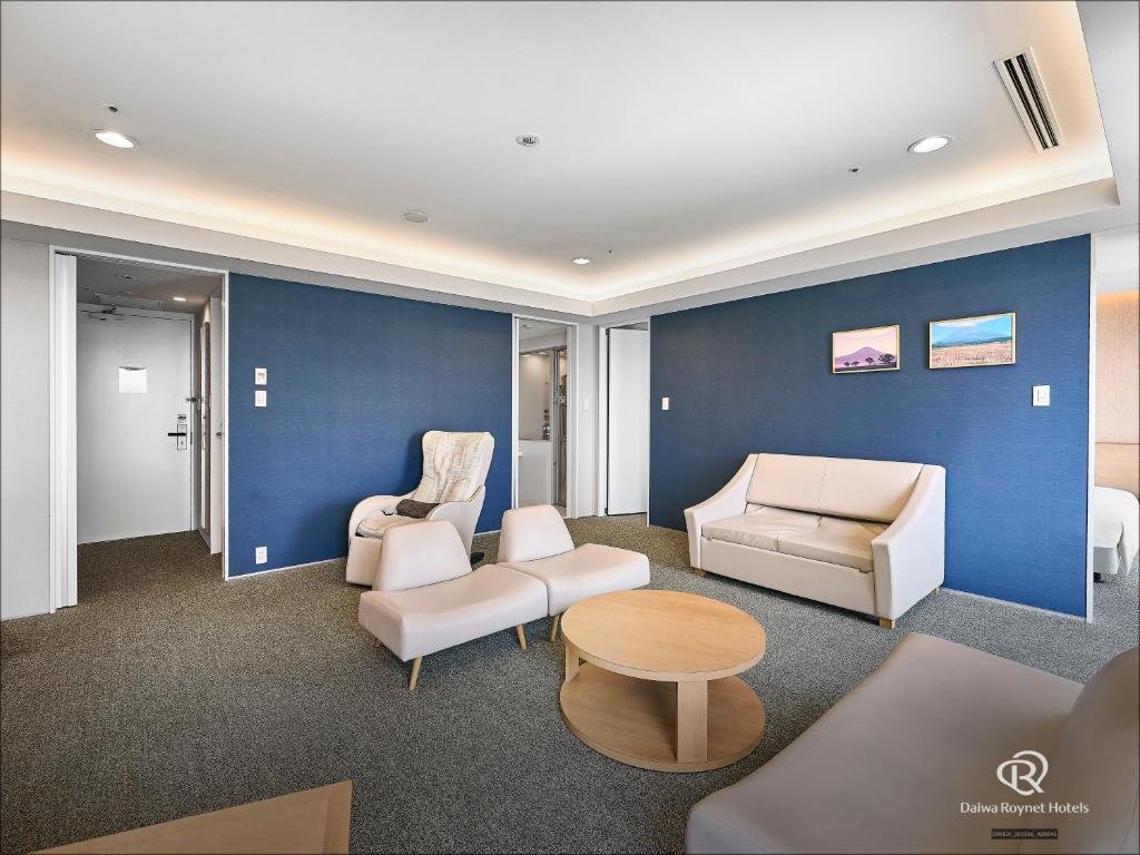 Posezení v ubytování Daiwa Roynet Hotel Numazu